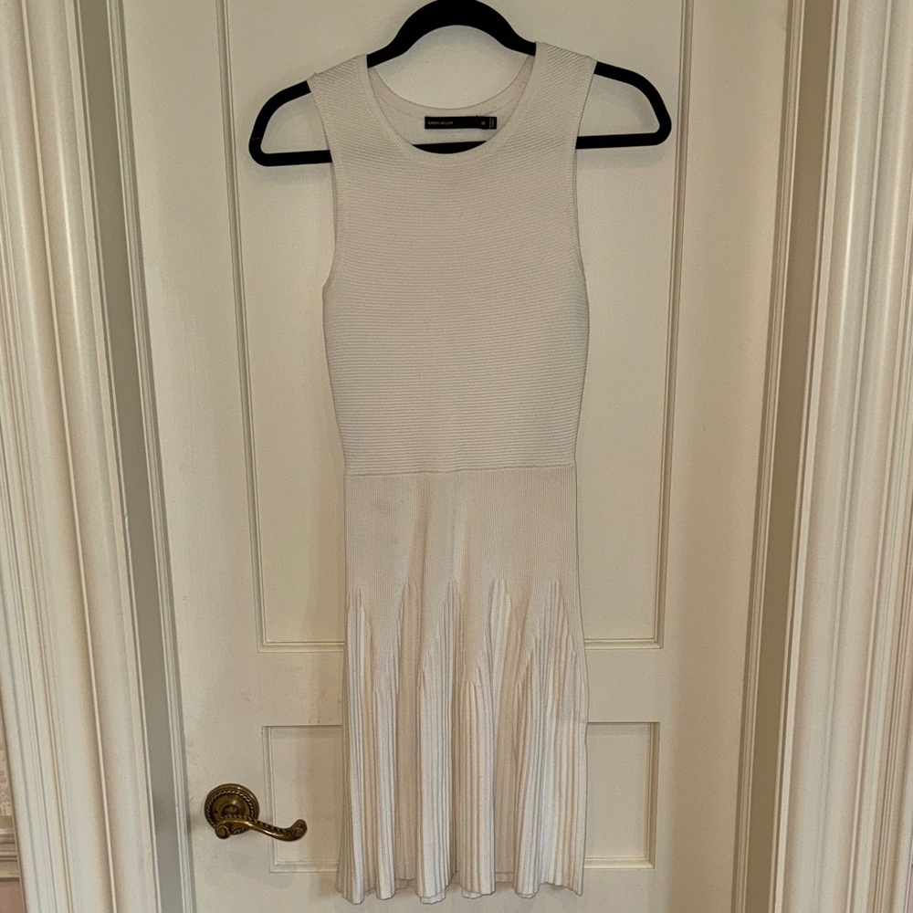 Elegant Cream Sleeveless Knee Length Dress